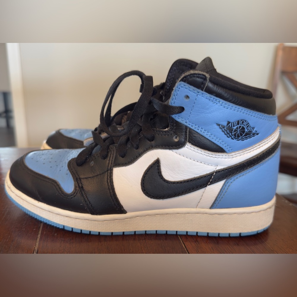 Jordan Kids High-Top Sneakers in University Blue/Black/White